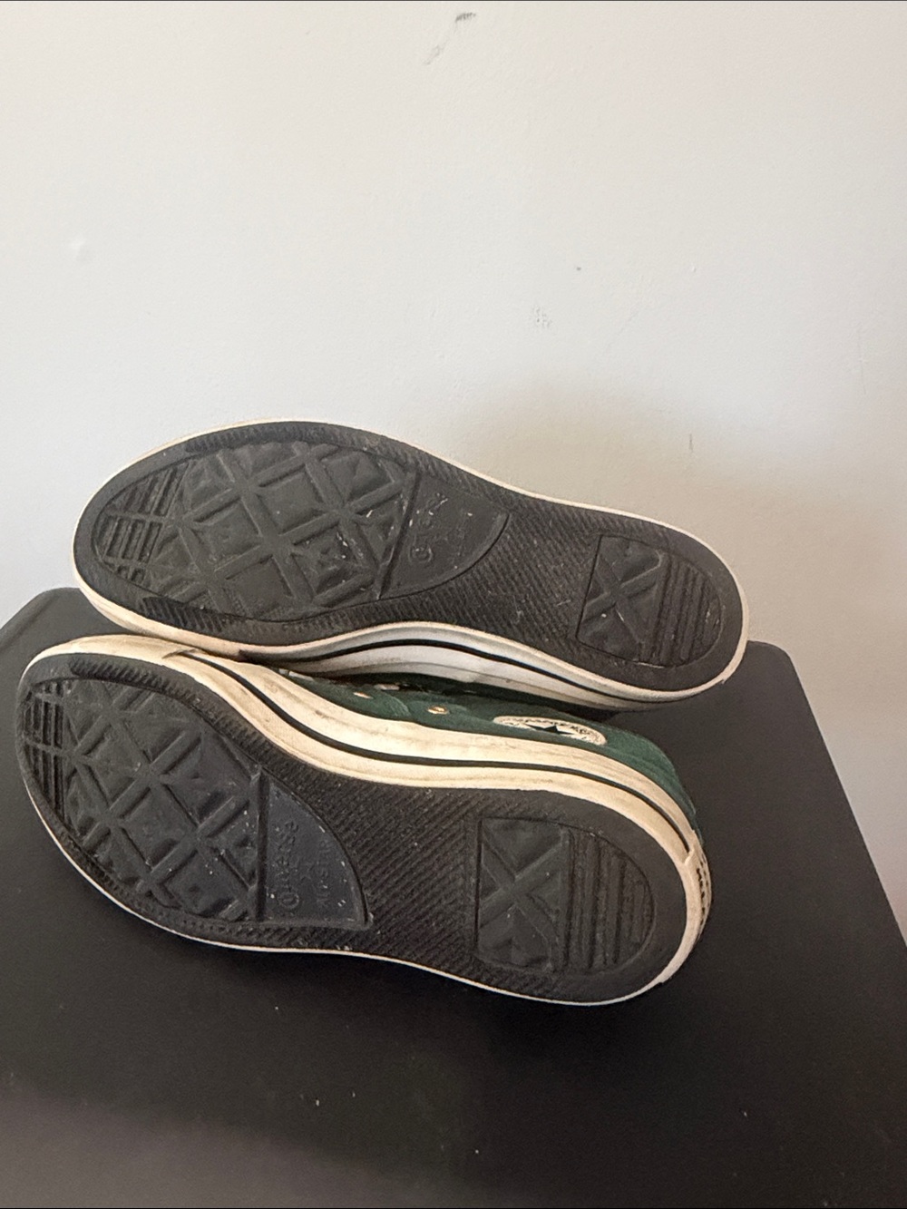 Converse Women’s Size 7 Green High-Top Chuck Taylor Sneakers - Picture 3 of 7